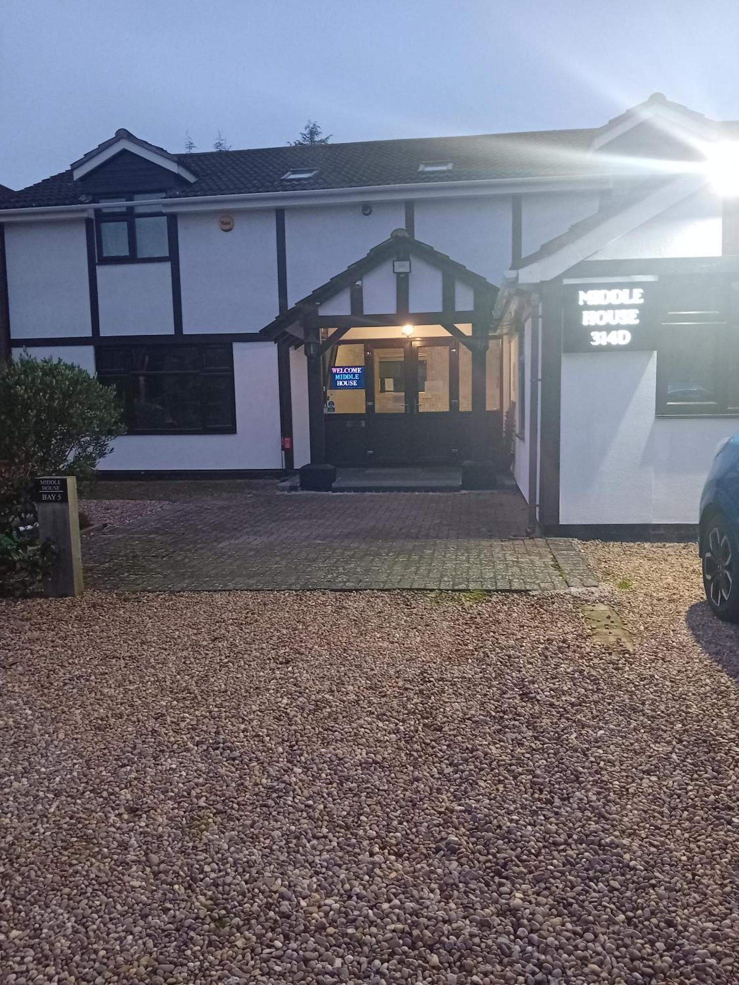 Middle House Bed and Breakfast Coventry Exteriör bild
